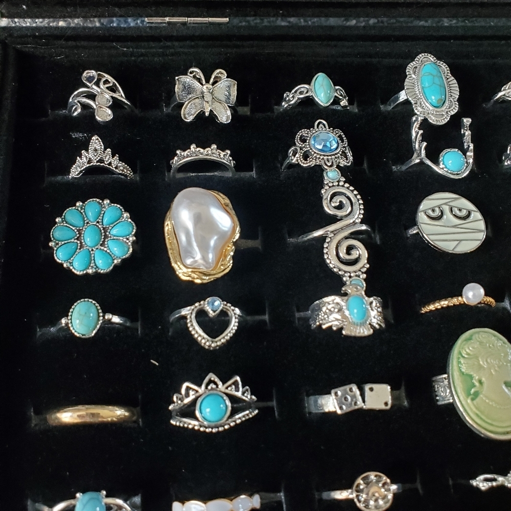 100 pcs Boho Style Ring Set With Case - Picture 4 of 11